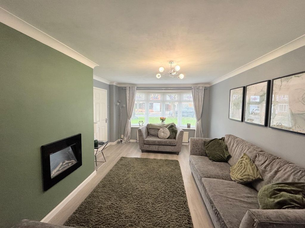 Property photo 2 of 15 Lounge