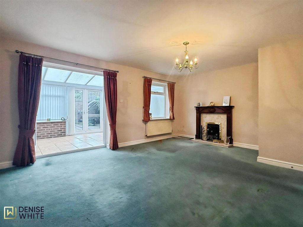 Property photo 2 of 21 Lounge