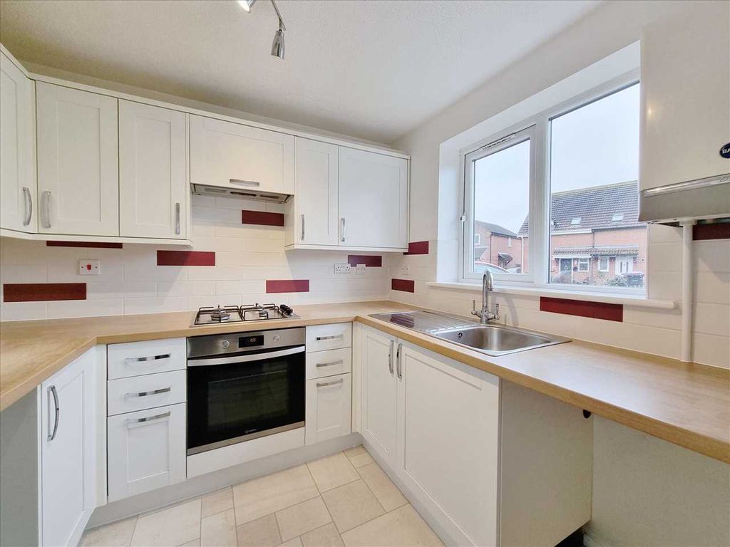 Property photo 2 of 8 Kitchen