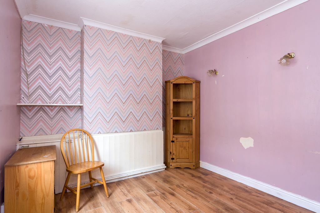 Property photo 2 of 27