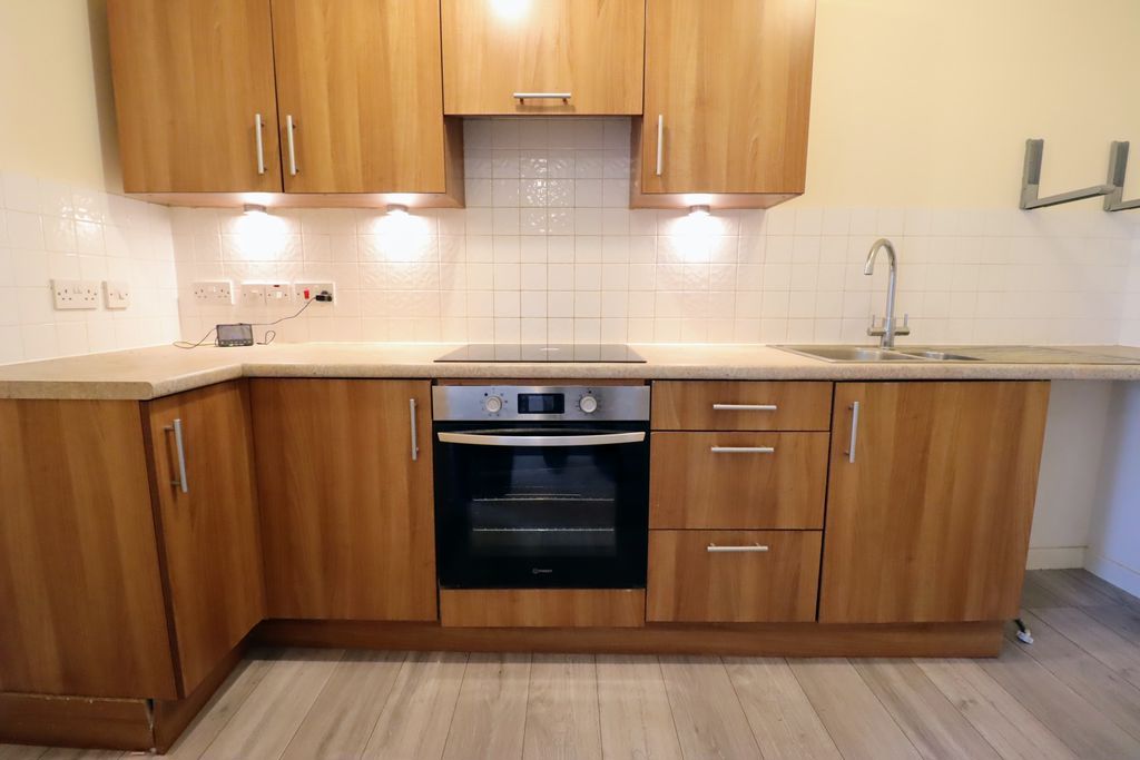 Property photo 2 of 9 Kitchen