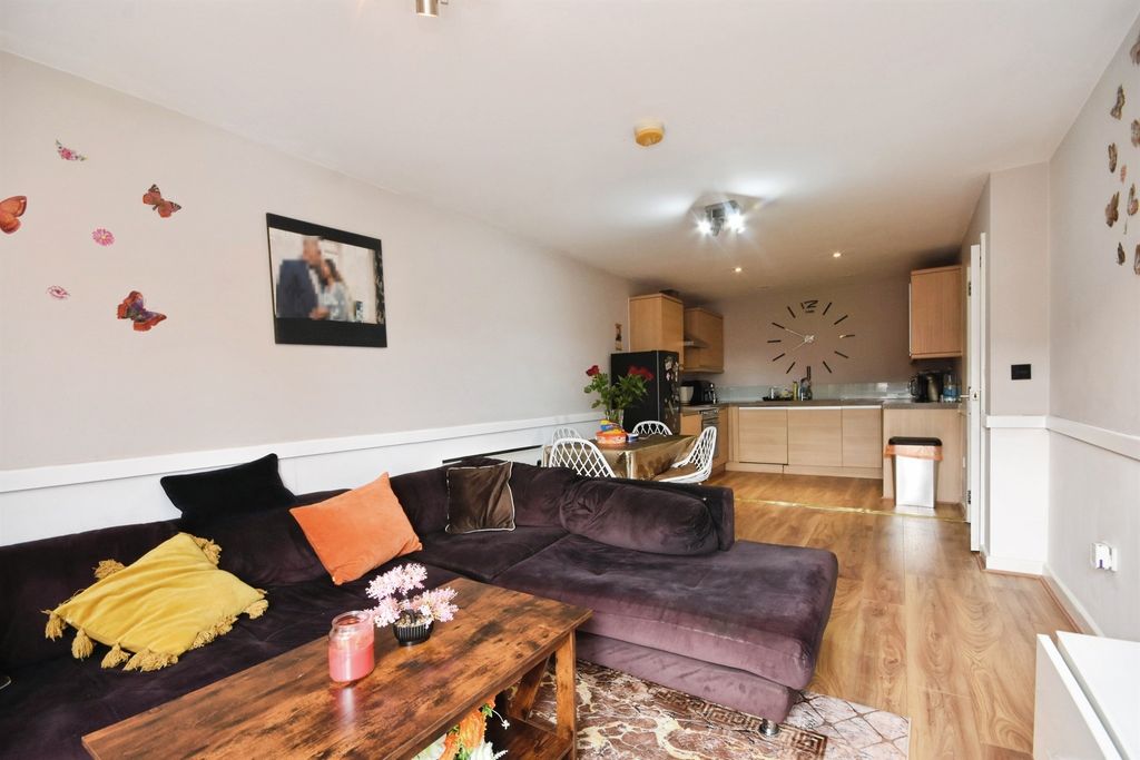 Property photo 2 of 14