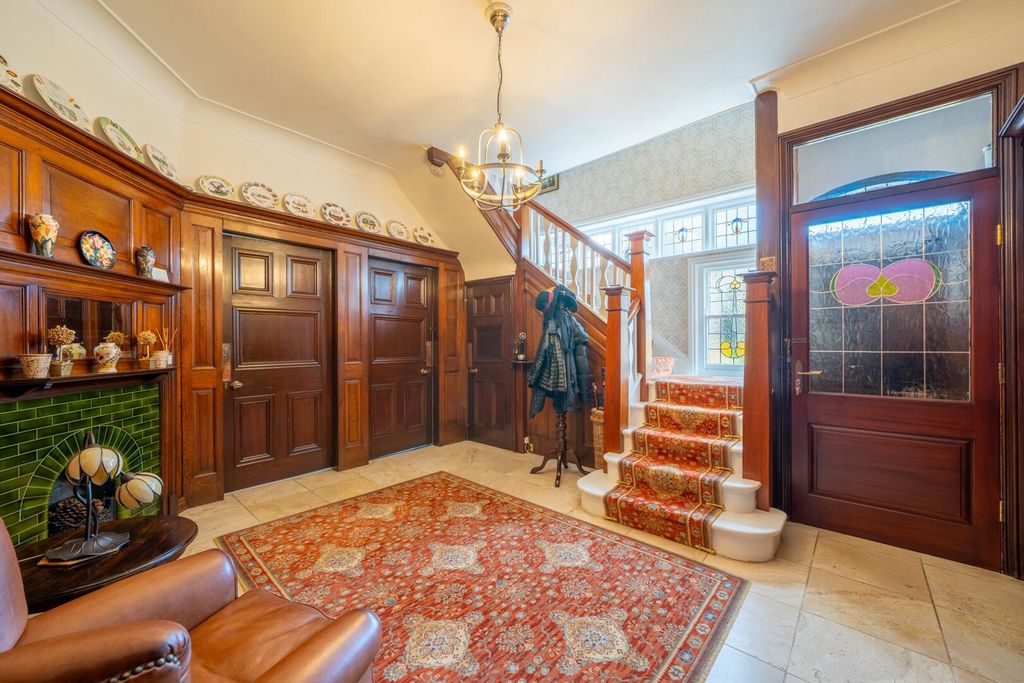 Property photo 3 of 33 Hallway