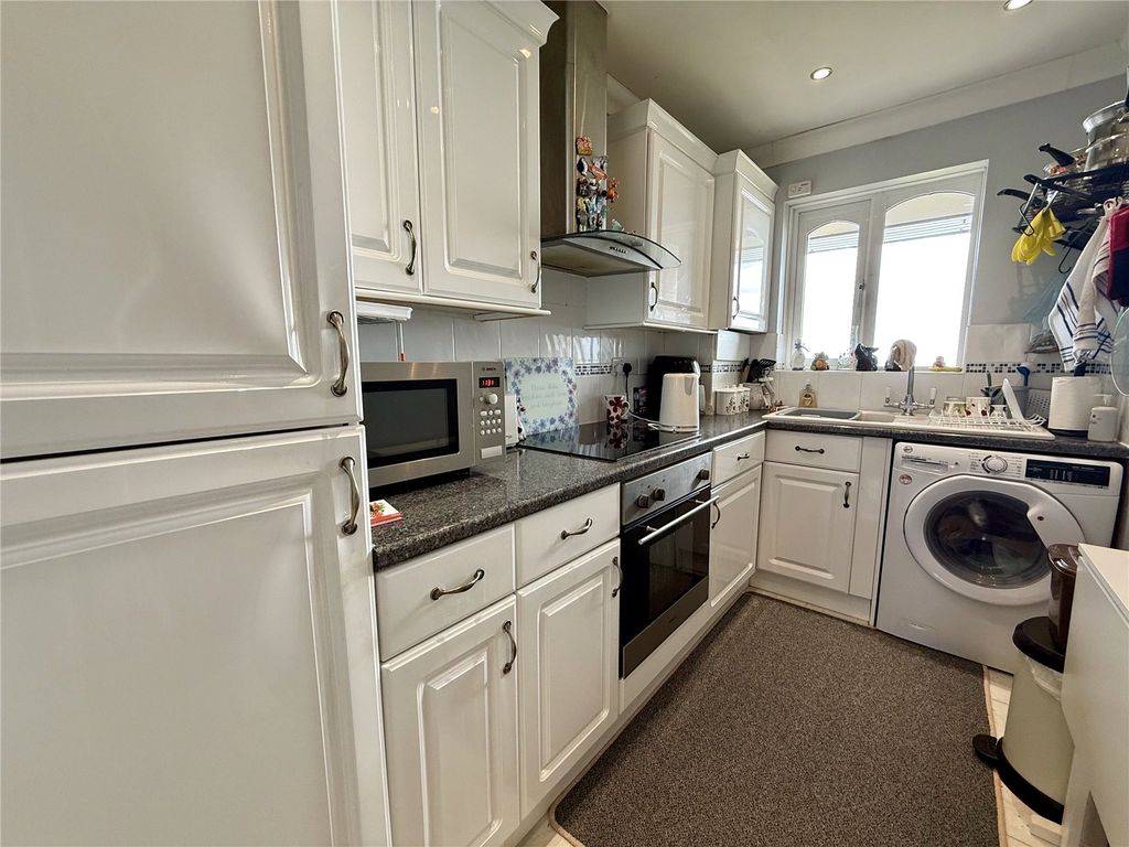 Property photo 3 of 17 Kitchen