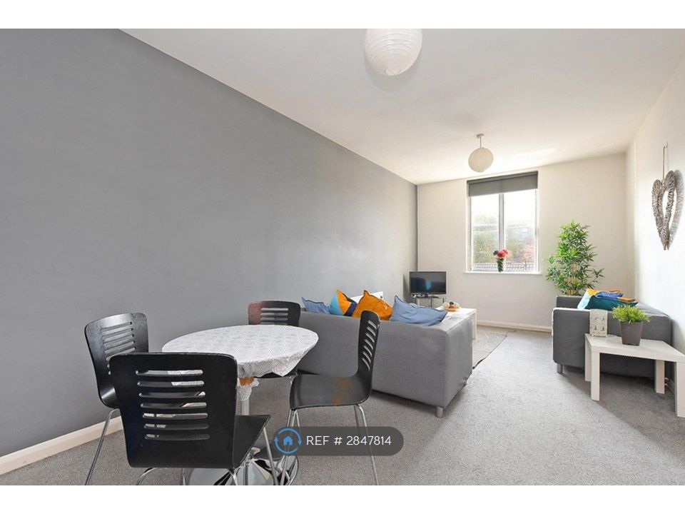 Property photo 2 of 8