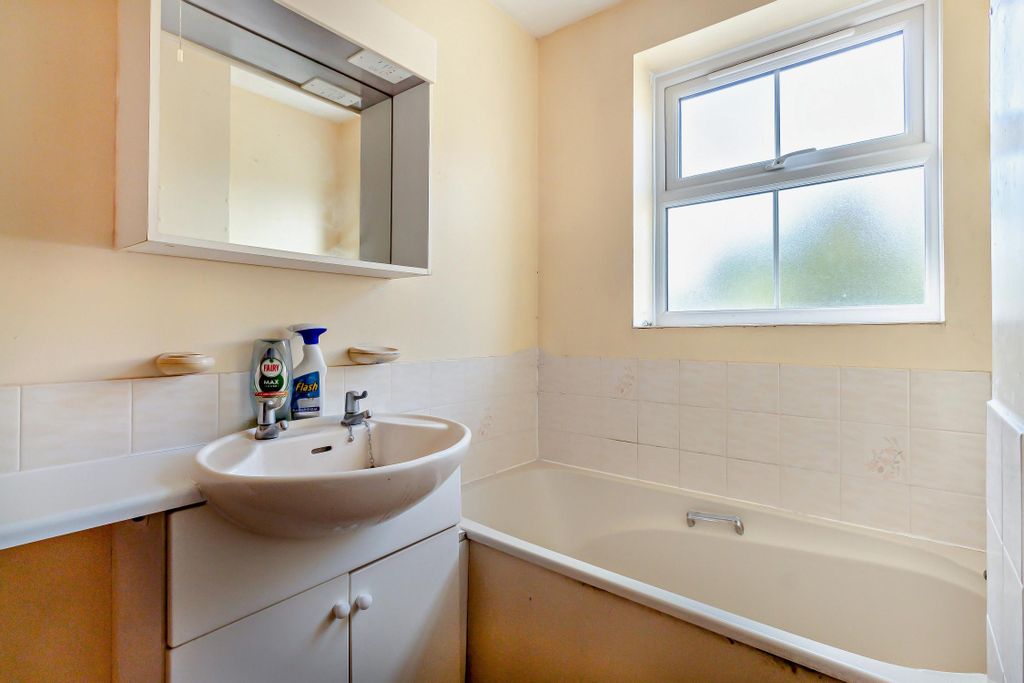 Property photo 2 of 6 8656088-Interior11-800.Jpg