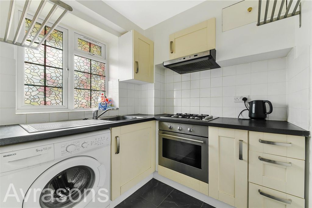 Property photo 2 of 10 Kitchen