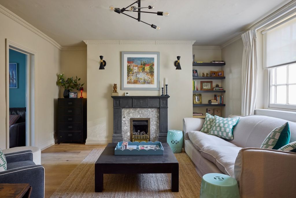 Property photo 3 of 17 Sitting Room