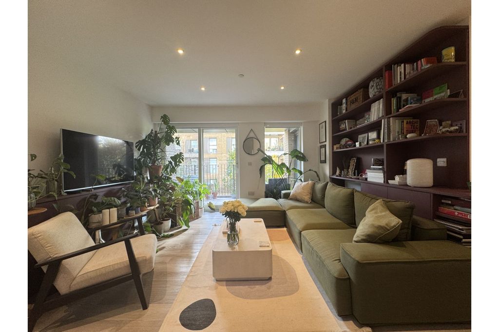 Property photo 1 of 14 Living Room