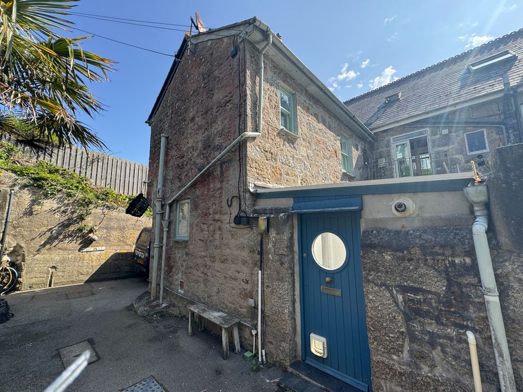 Property photo 2 of 12