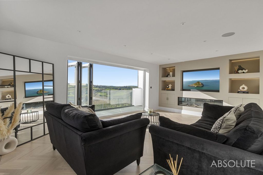 Property photo 2 of 40