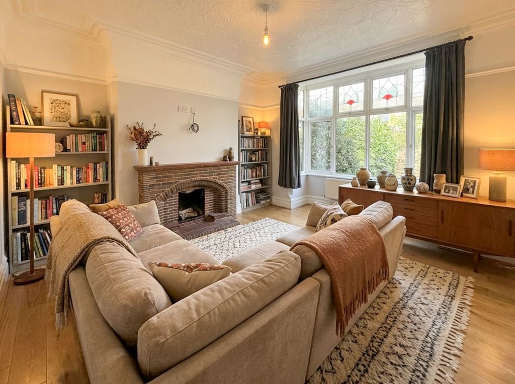 Property photo 3 of 31 Sitting Room (Virtually Furnished)