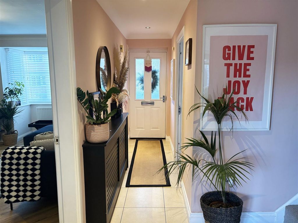 Property photo 2 of 21 Hall.Jpg