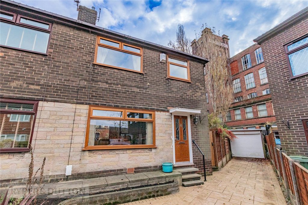 Property photo 1 of 17 Front External