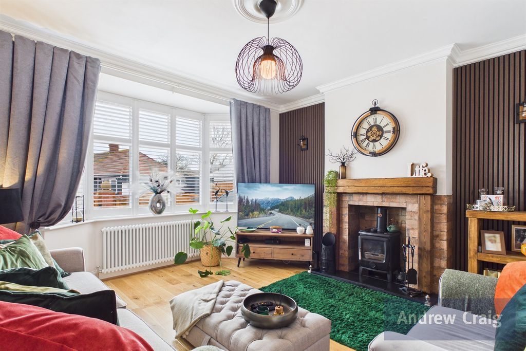 Property photo 3 of 25 Lounge