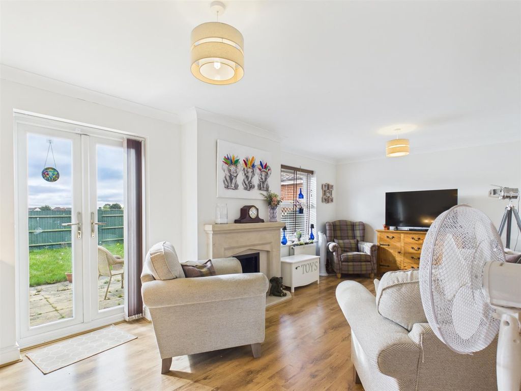 Property photo 2 of 20 Lounge