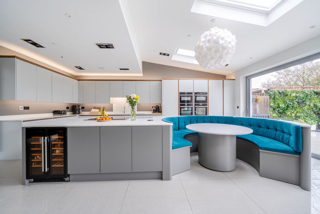 Property photo 2 of 24 1410232-16-6996F0...