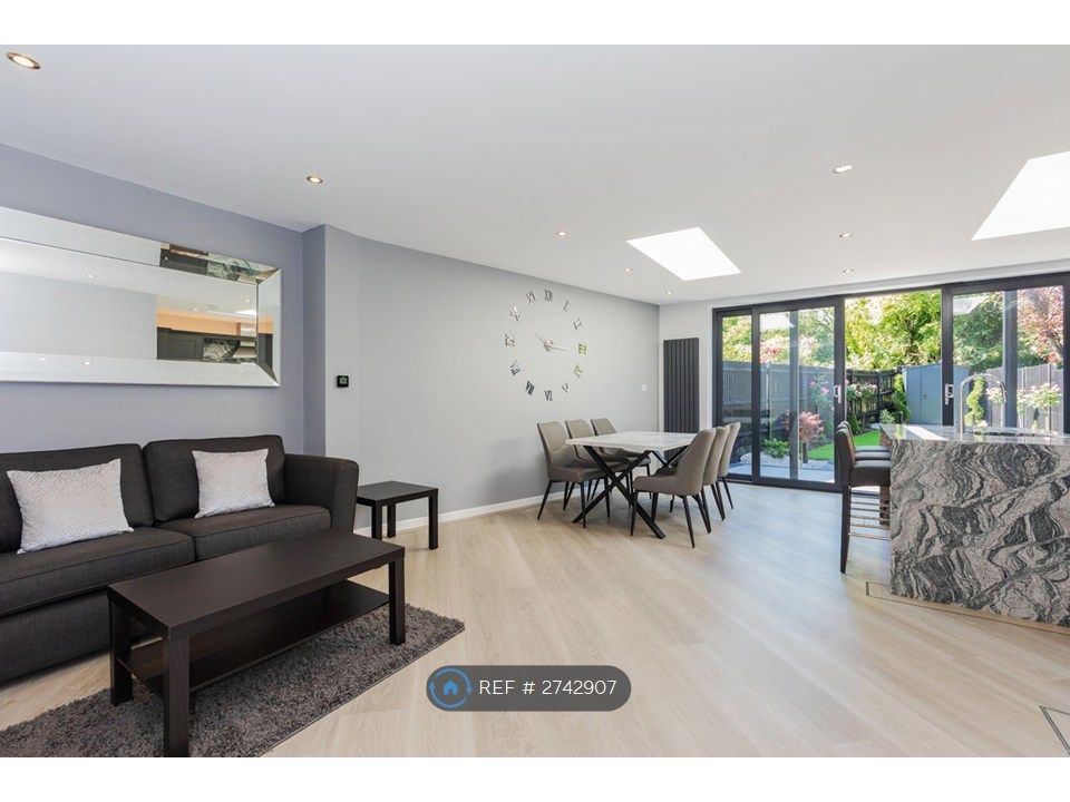 Property photo 2 of 21 Kitchen Dining Area