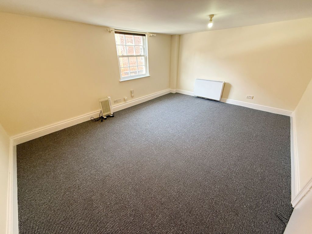 Property photo 2 of 4 Living Room/Bedroom