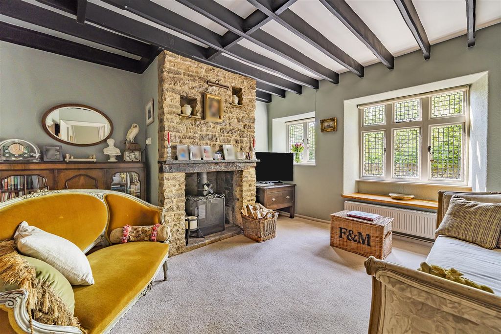 Property photo 2 of 12 Sitting Room