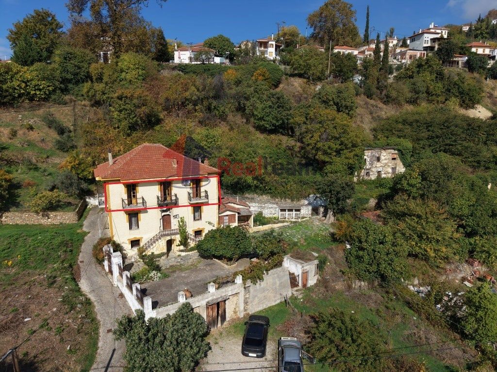 Property photo 2 of 27