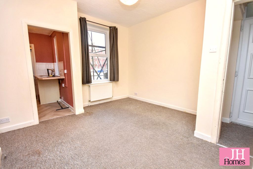 Property photo 2 of 7