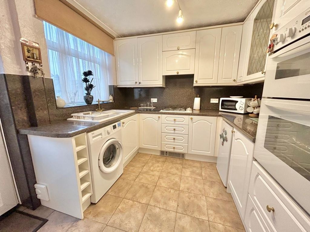 Property photo 3 of 8 Kitchen.Jpg