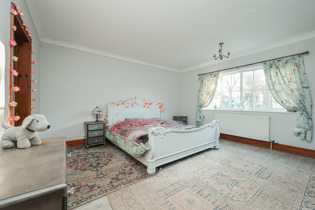 Property photo 3 of 36 4853452