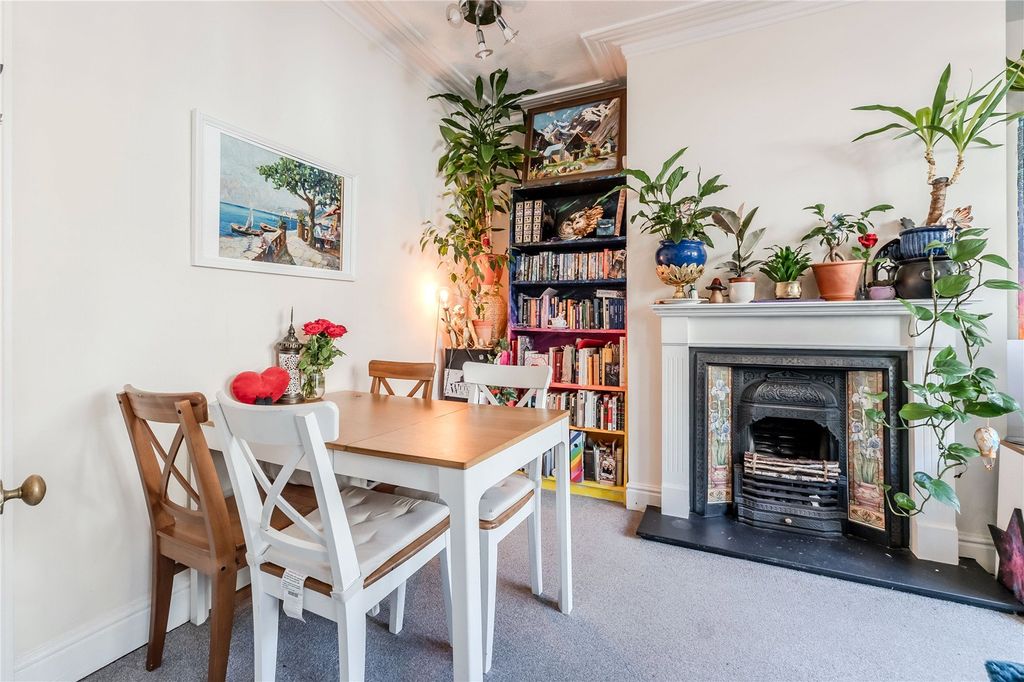 Property photo 2 of 13 Lounge