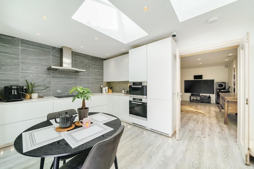 Property photo 2 of 19 Kitchen