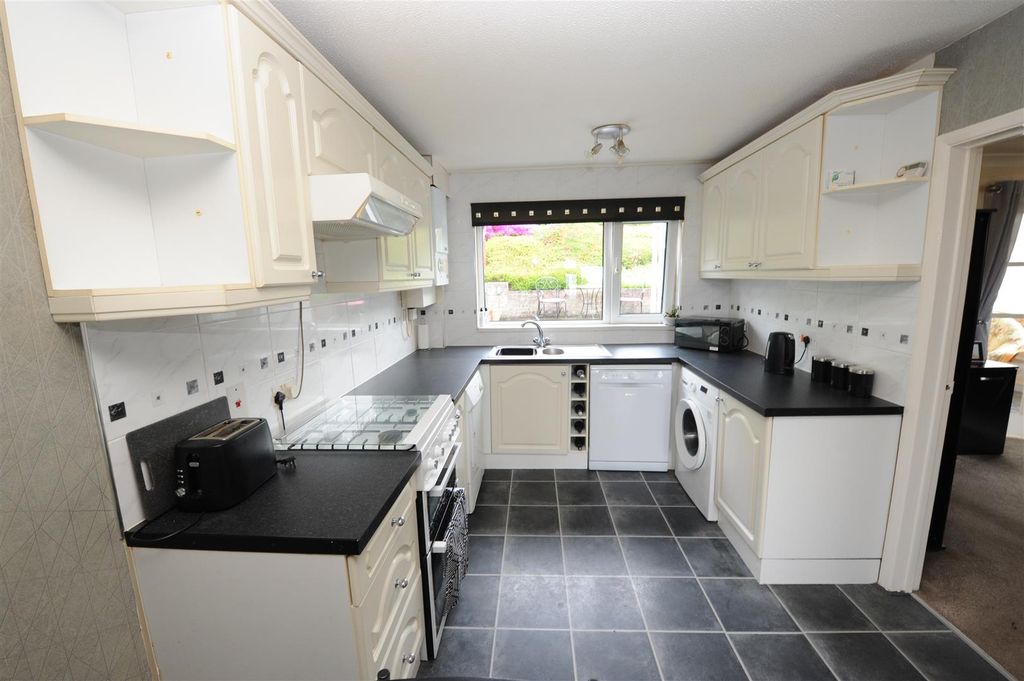 Property photo 3 of 25