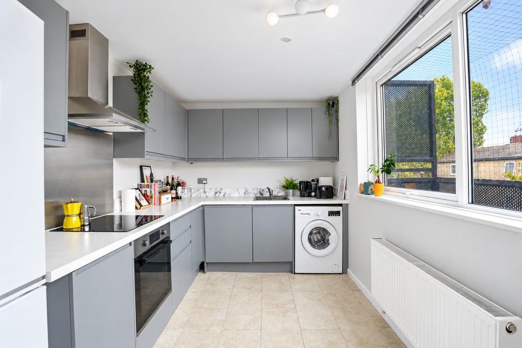 Property photo 3 of 17 Kitchen 1.Jpg