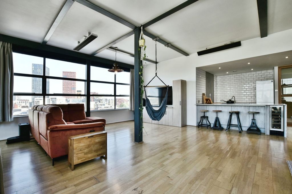 Property photo 2 of 20 Pbox-Img.Jpg