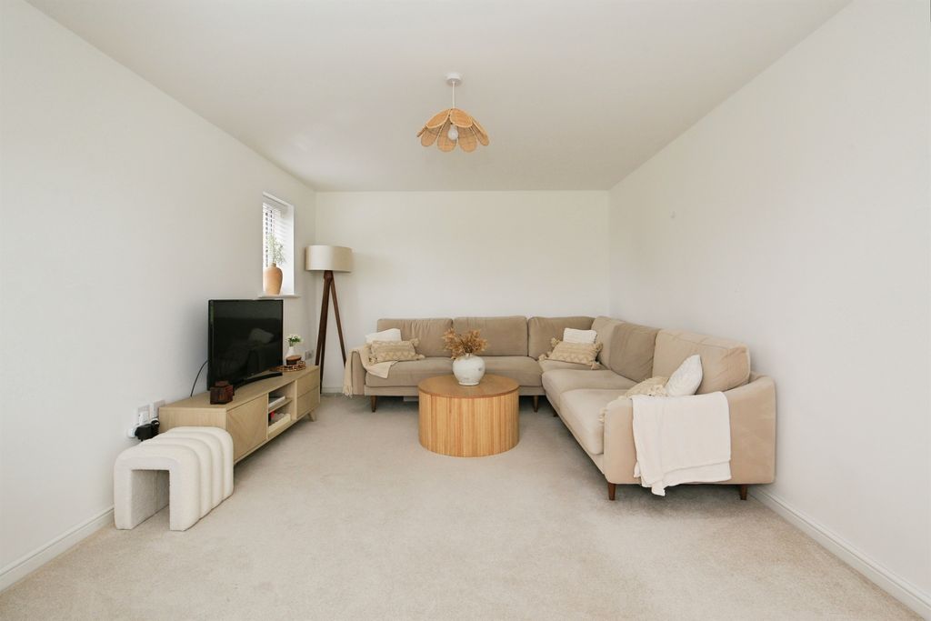 Property photo 3 of 21