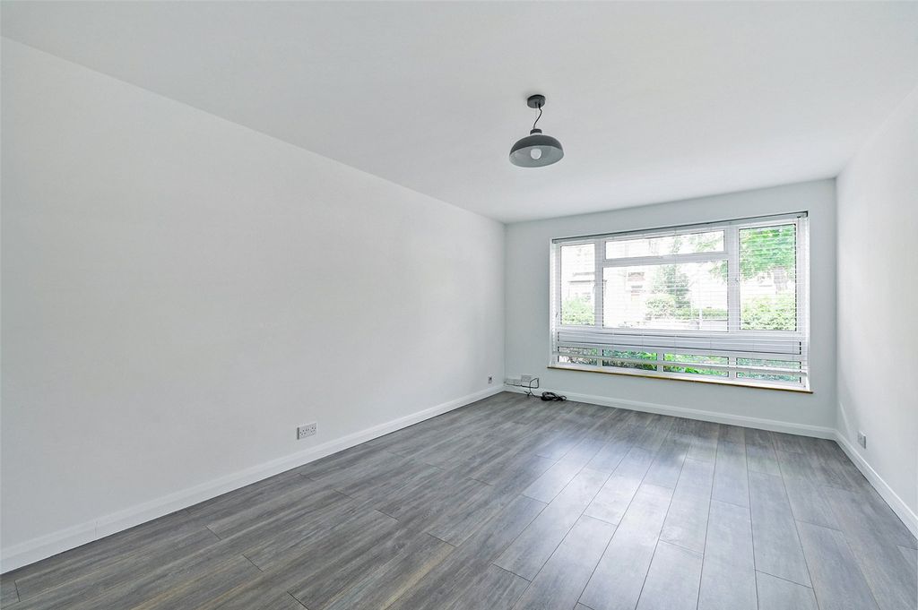 Property photo 3 of 8 Reception Room