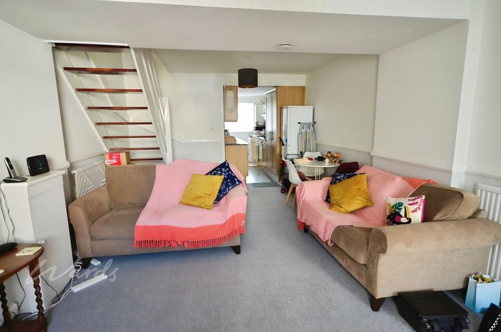 Property photo 3 of 7 Stanhope Lounge 1