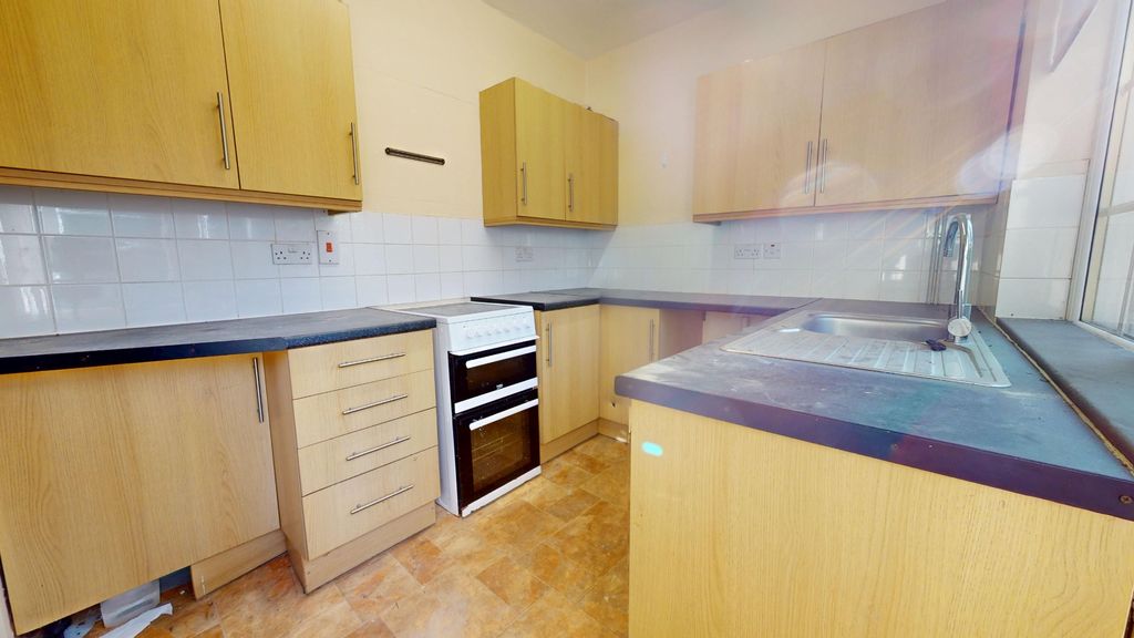 Property photo 2 of 20 4564063