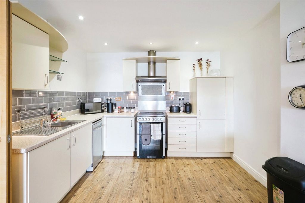 Property photo 3 of 13 Kitchen Area