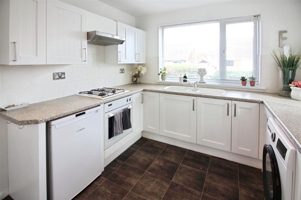 Property photo 3 of 16 Kitchen