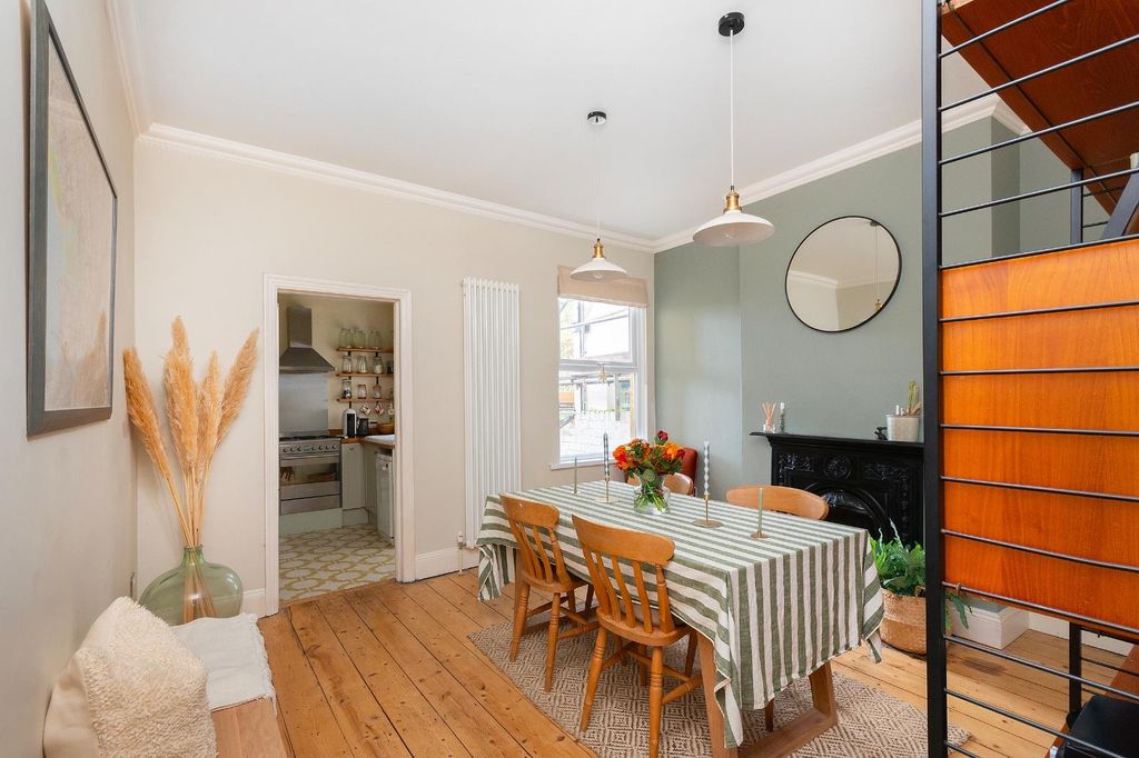 Property photo 3 of 36 1W8Vrbr - Dining Room E.Jpg