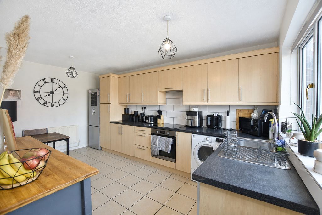 Property photo 2 of 16 Kitchen 1