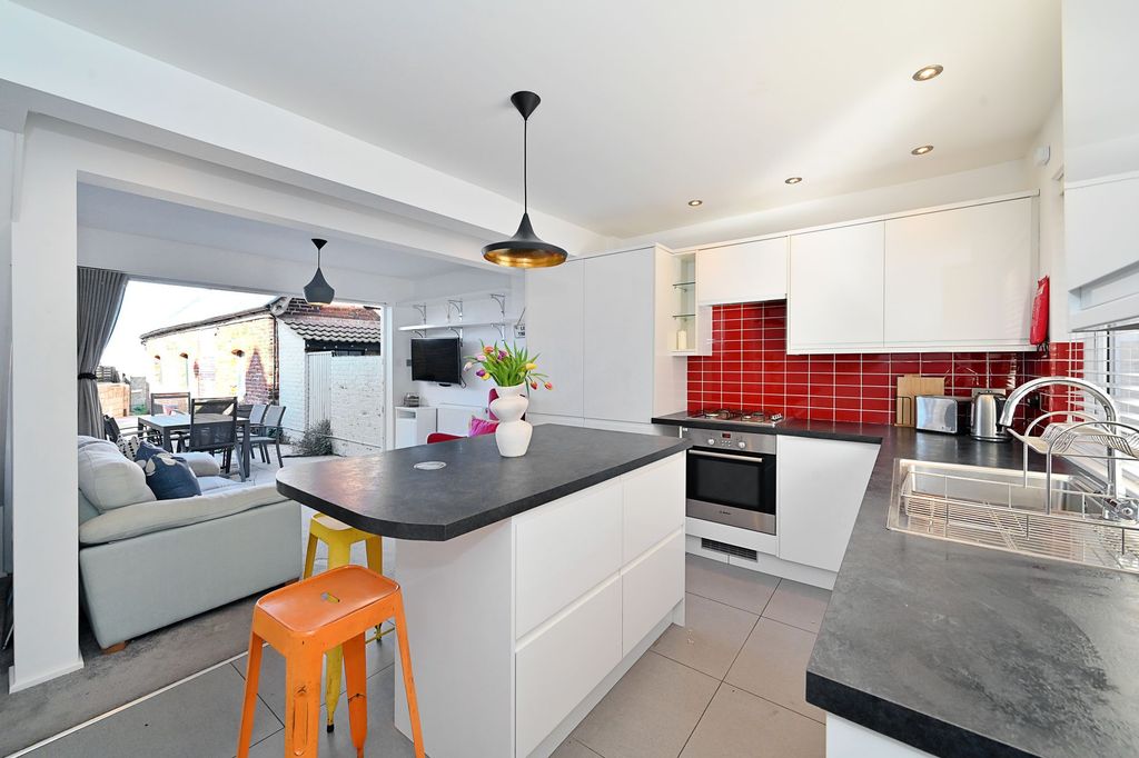 Property photo 2 of 12