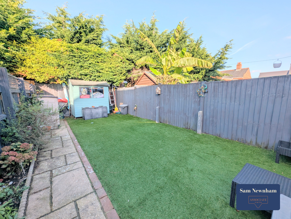 Property photo 2 of 12 Garden