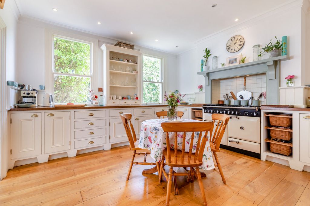 Property photo 3 of 48