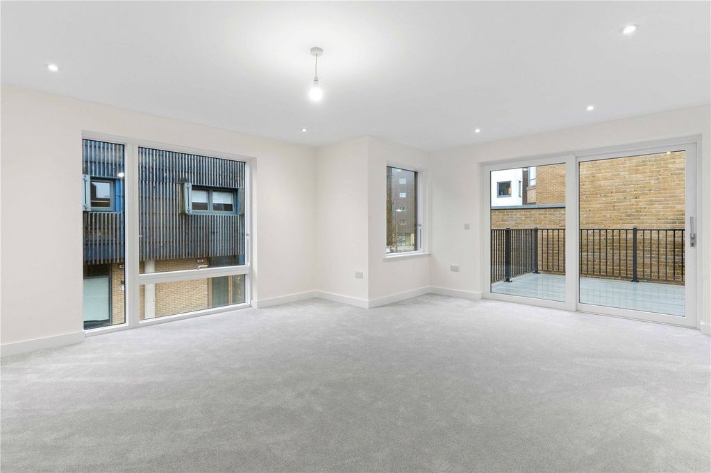 Property photo 3 of 33 Picture No. 16