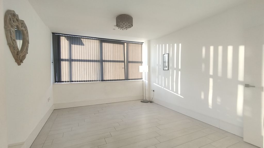 Property photo 3 of 11 Bedroom 1