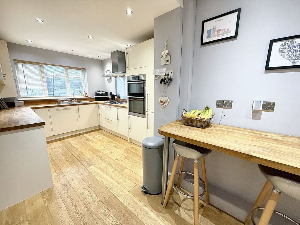 Property photo 3 of 17 Breakfast Kitchen