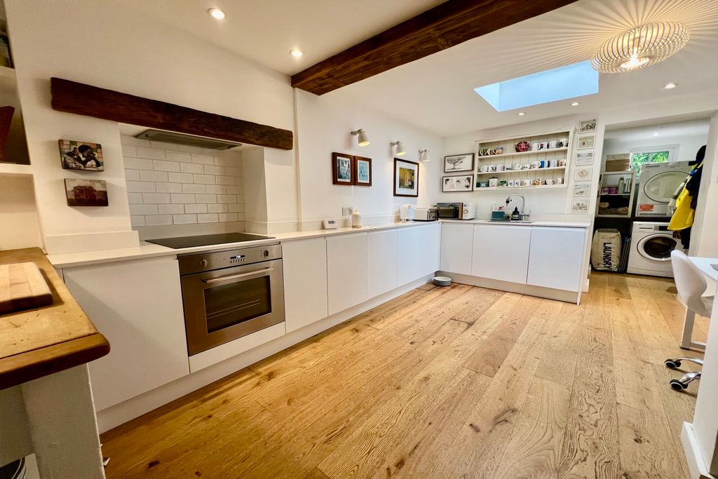 Property photo 2 of 11 Kitchen