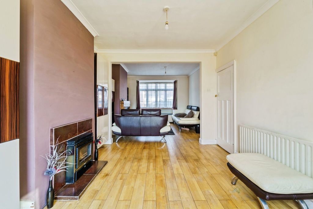 Property photo 3 of 18