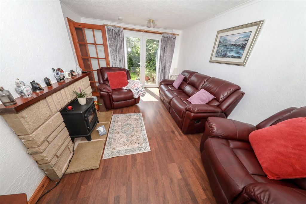 Property photo 2 of 18 B